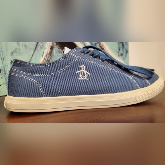 PENGUIN MAN'S LIGHT BLUE, TENNIS SHOES, SIZE 9. - Picture 3 of 6